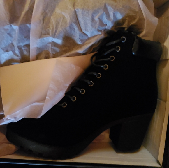 Black lace up booties - Picture 2 of 2